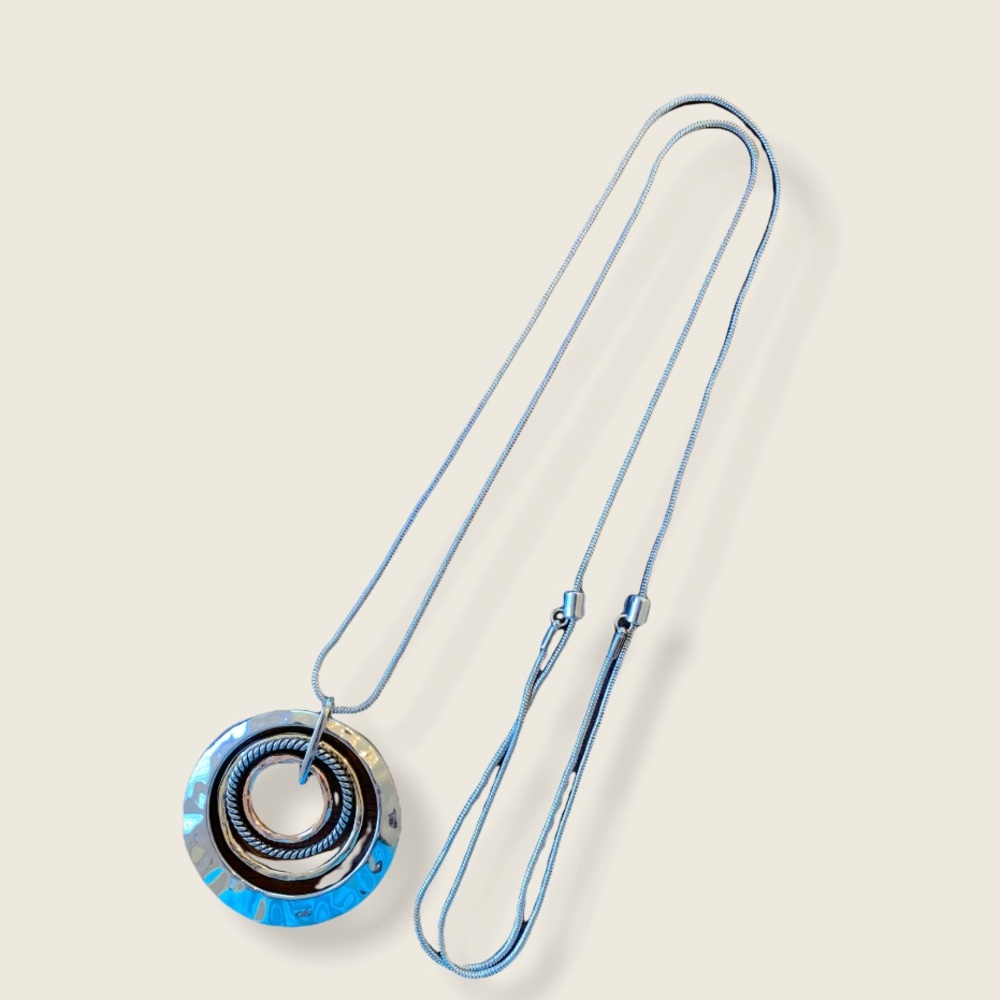 Ring pendant necklace